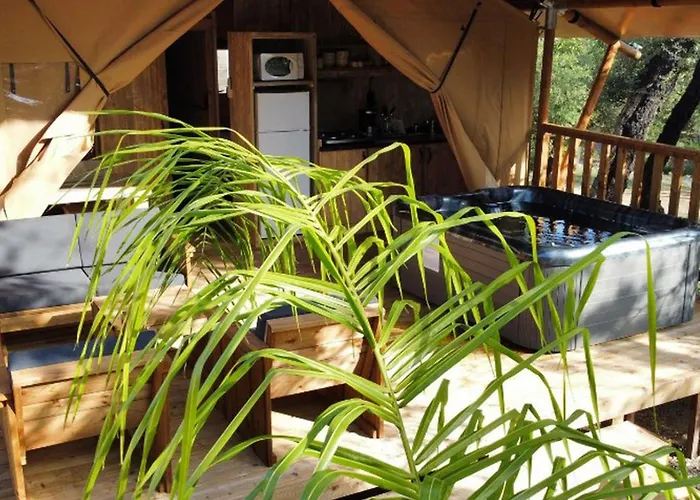 مكان تخييم Tente Avec Terrasse & Jacuzzi Prive - - Api-1-52-1718 *