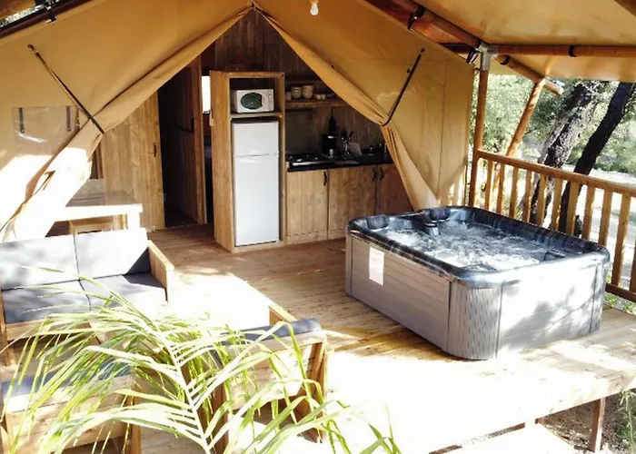 Tente Avec Terrasse&jacuzzi Privé - - Api-1-52-1718 * Grimaud