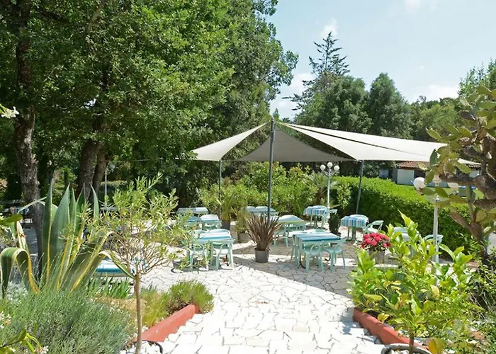 مكان تخييم Tente Avec Terrasse & Jacuzzi Prive - - Api-1-52-1718 *